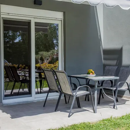 Sophie Apartment - New Cozy Place With A Garden Ofrinion Exterior photo